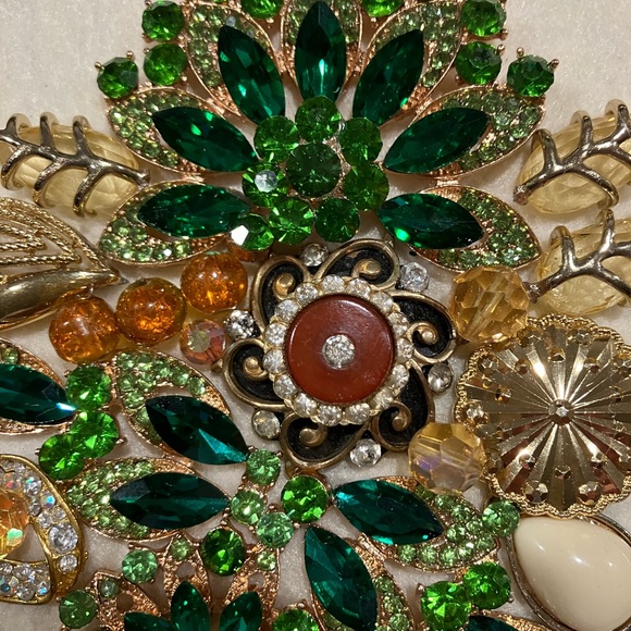 FRAMED JEWELRY ART COLLAGE IN VINTAGE FRAME HANDMADE UNIQUE OOAK GIFT 🎁 IDEA - Picture 14 of 15